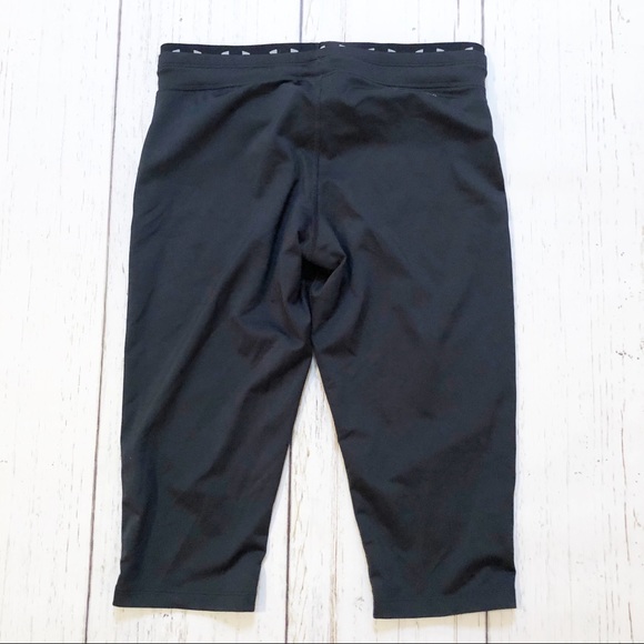 Under Armour black fitted small capris - Picture 2 of 7